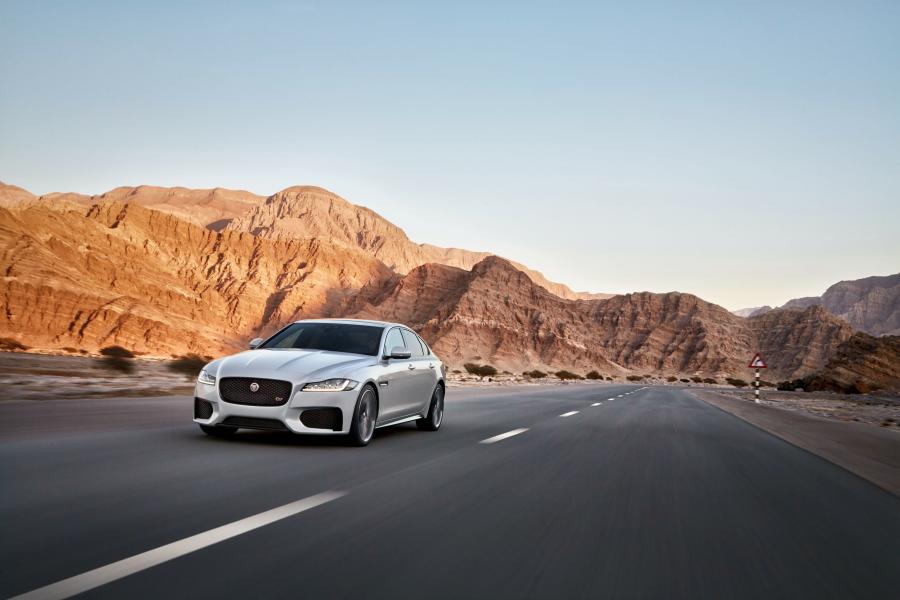  Jaguar XF S AWD 2015 года  (фото 9 из 43)